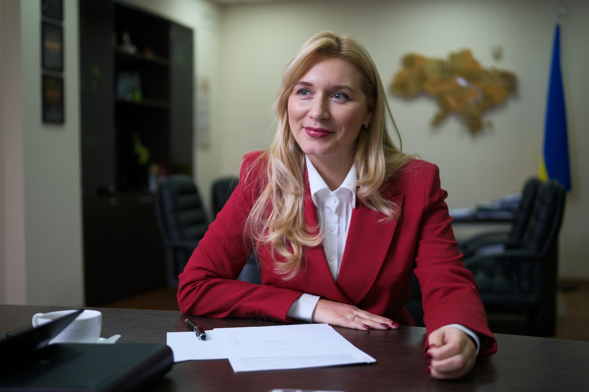 Юлия Жовтяк, Служба занятости: Тем, кто работает руками, готовы платить 100 тысяч гривен и больше